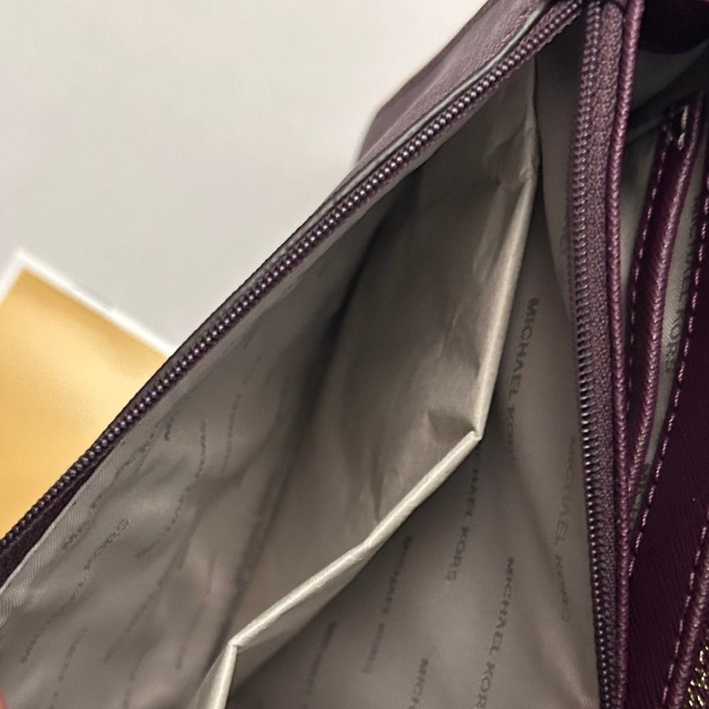 Michael Kors Purse Daniela Saffiano Leather Crossbody Bag Plum Gold Hardware - Picture 8 of 12